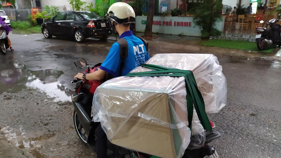 MỘT CHIỀU MƯA TẦM TÃ, MỘT EM LOA BÉ BỎNG NHƯNG MẠNH MẼ ĐÃ VỀ VỚI SHOP QUẦN ÁO ĐẸP CÔ CHỦ NHỎ