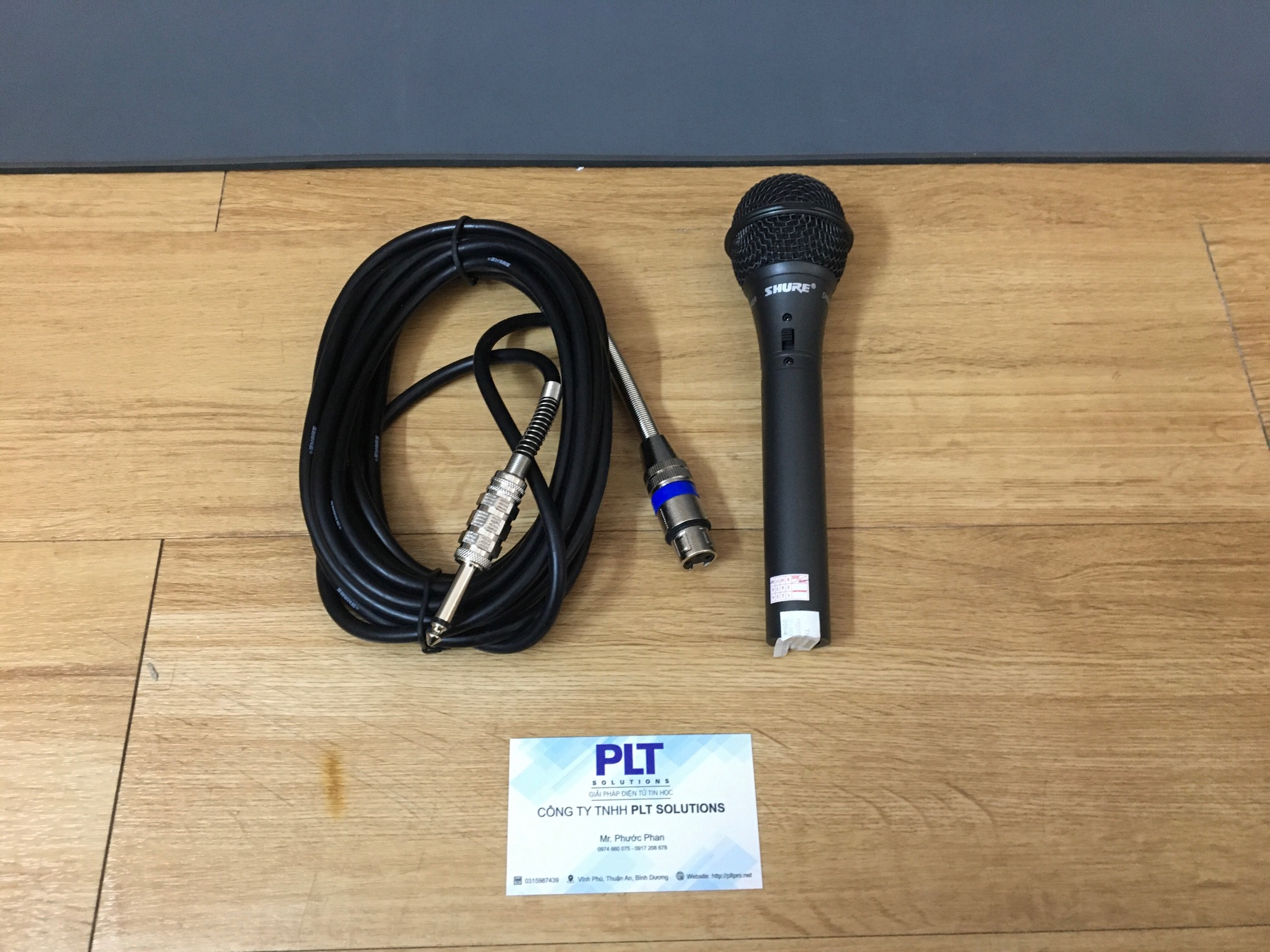 MICROPHONE KARAOKE SHURE SM-959 CÓ DÂY ÂM THANH SỐNG ĐỘNG