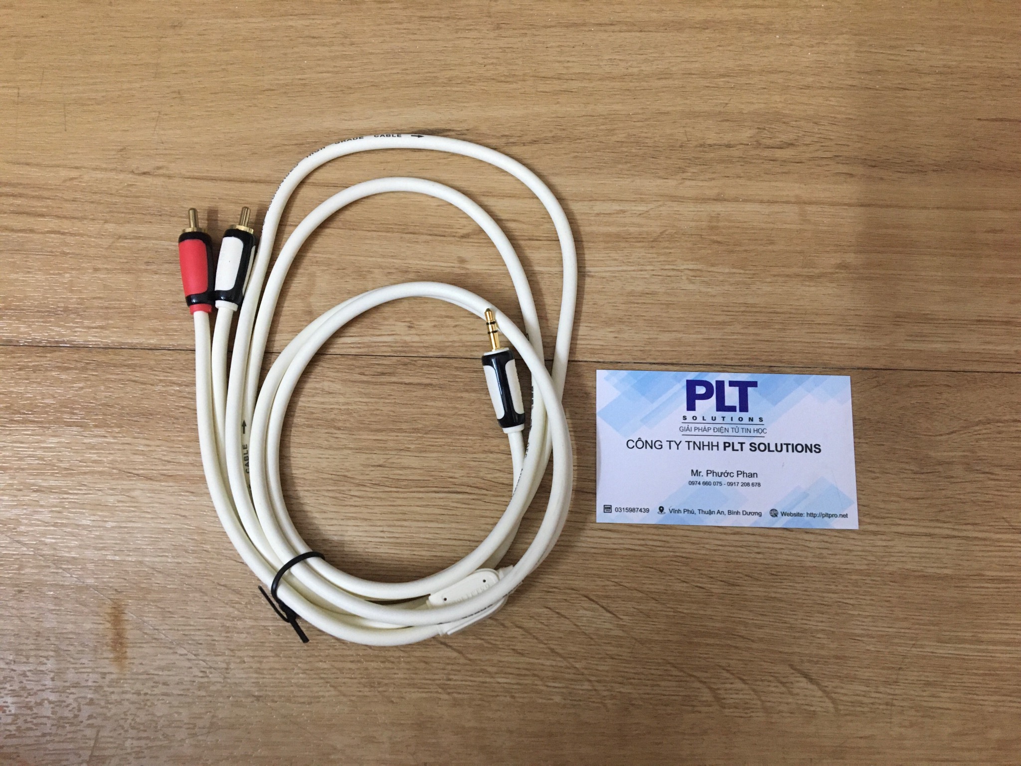 DÂY CÁP LOA CHOSEAL CH5100 1 ĐẦU 3.5MM RA 2 BÔNG SEN AV DÀI 1.8M CHỐNG NHIỄU