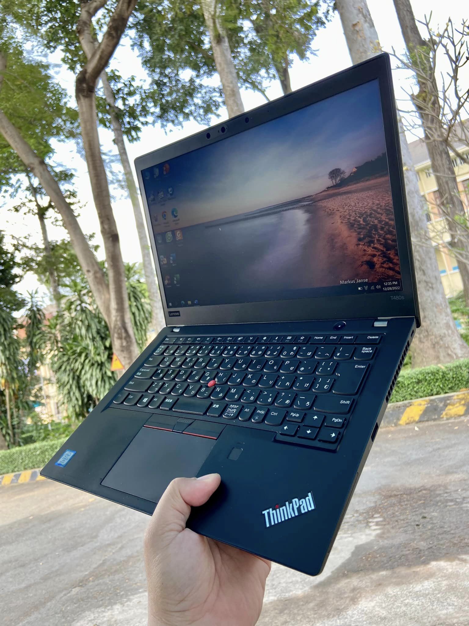 LENOVO T480S HÀNG CAO CẤP MỎNG NHẸ, CẤU HÌNH TUYỆT HẢO (CORE I5 THẾ HỆ 8 - RAM 12GB - SSD 256GB - MÀN HÌNH FHD IPS CỰC ĐẸP - 3 WEBCAM - PIN TRÂU 5H)