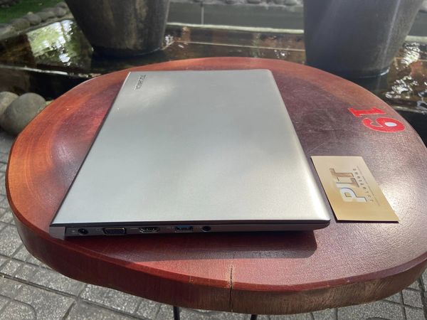 TOSHIBA CORE I7 THẾ HỆ 8 CỰC MẠNH NHƯNG NHẸ CHỈ 1KG (RAM KHỦNG 16GB - SSD NVME 256GB - MÀN HÌNH FHD IPS ĐẸP MỌI GÓC NHÌN - PIN TRÂU 5 GIỜ)