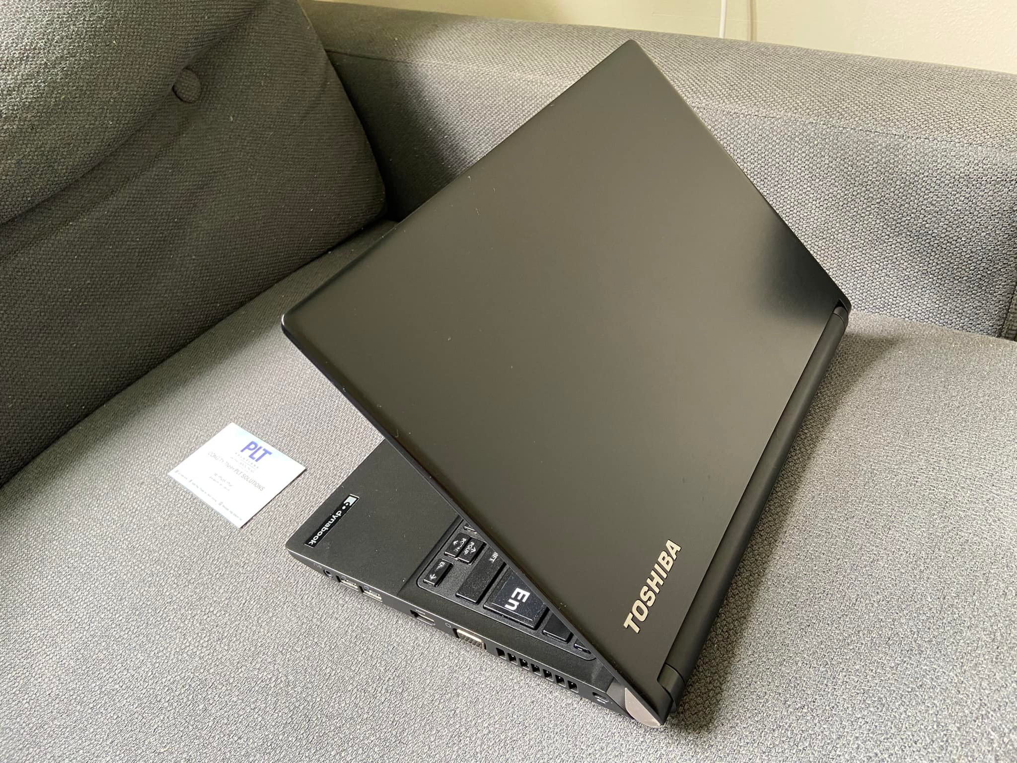 TOSHIBA CORE I5-6300 MẠNH MẼ GỌN NHẸ - RAM 8GB - SSD M2 256GB SIÊU NHANH, WEBCAM RÕ NÉT, PIN LÂU , RẤT THÍCH HỢP CHO CÁC TÁC VỤ THIẾT KẾ, LẬP TRÌNH, GIẢNG DẠY VÀ HỌC TẬP ONLINE