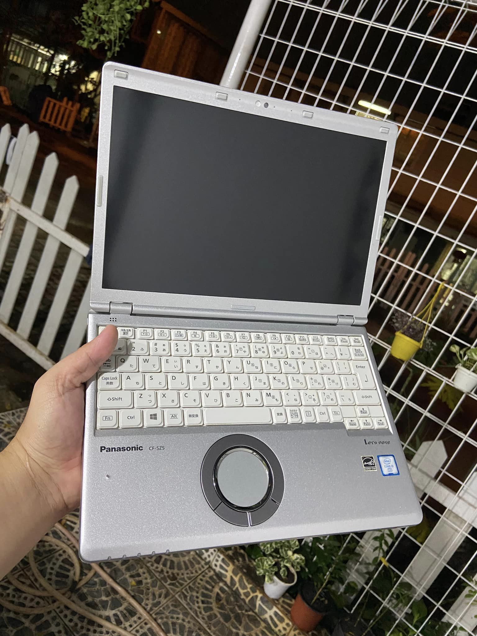 PANASONIC NỘI ĐỊA NHẬT CORE I5-TH6 SIÊU NHẸ CHỈ 900 Gram, RAM 4GB, SSD 256GB SIÊU NHANH CÙNG PIN LÂU HỖ TRỢ CÔNG VIỆC TỐI ĐA