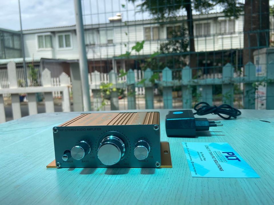 AMPLI MINI KIỂU DÁNG ĐẸP ÂM THANH HAY, NHỎ GỌN TRONG LÒNG BÀN TAY, RẤT TIỆN LỢI TRONG HỌC TẬP VÀ GIẢI TRÍ