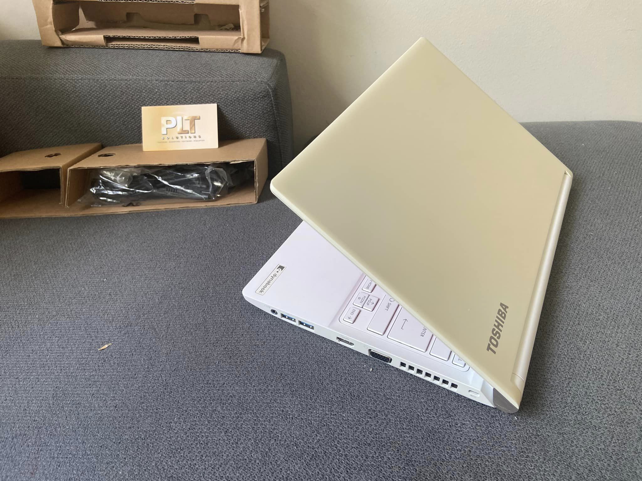 TOSHIBA TRẮNG HỒNG PHIÊN BẢN GIỚI HẠN FULL HỘP, CORE I5-TH6 MẠNH MẼ, RAM LỚN 8GB, SSD 256GB, PIN LÂU, MÀN HÌNH FULL HD CỰC ĐẸP