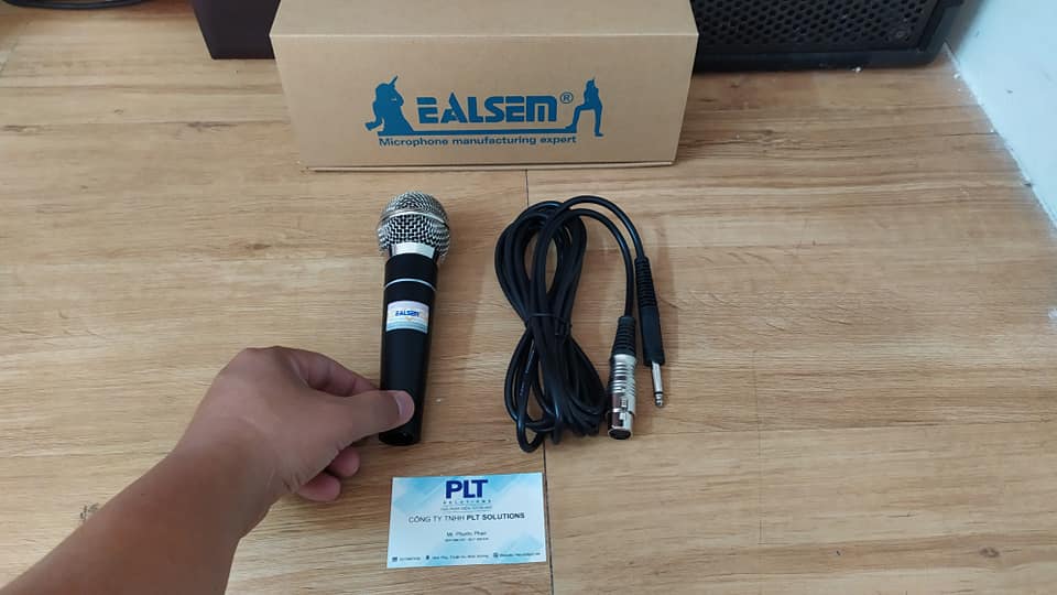 MICRO KARAOKE ÂM THANH HAY, KIỂU DÁNG ĐẸP, MANG NIỀM VUI ĐẾN MỌI NHÀ