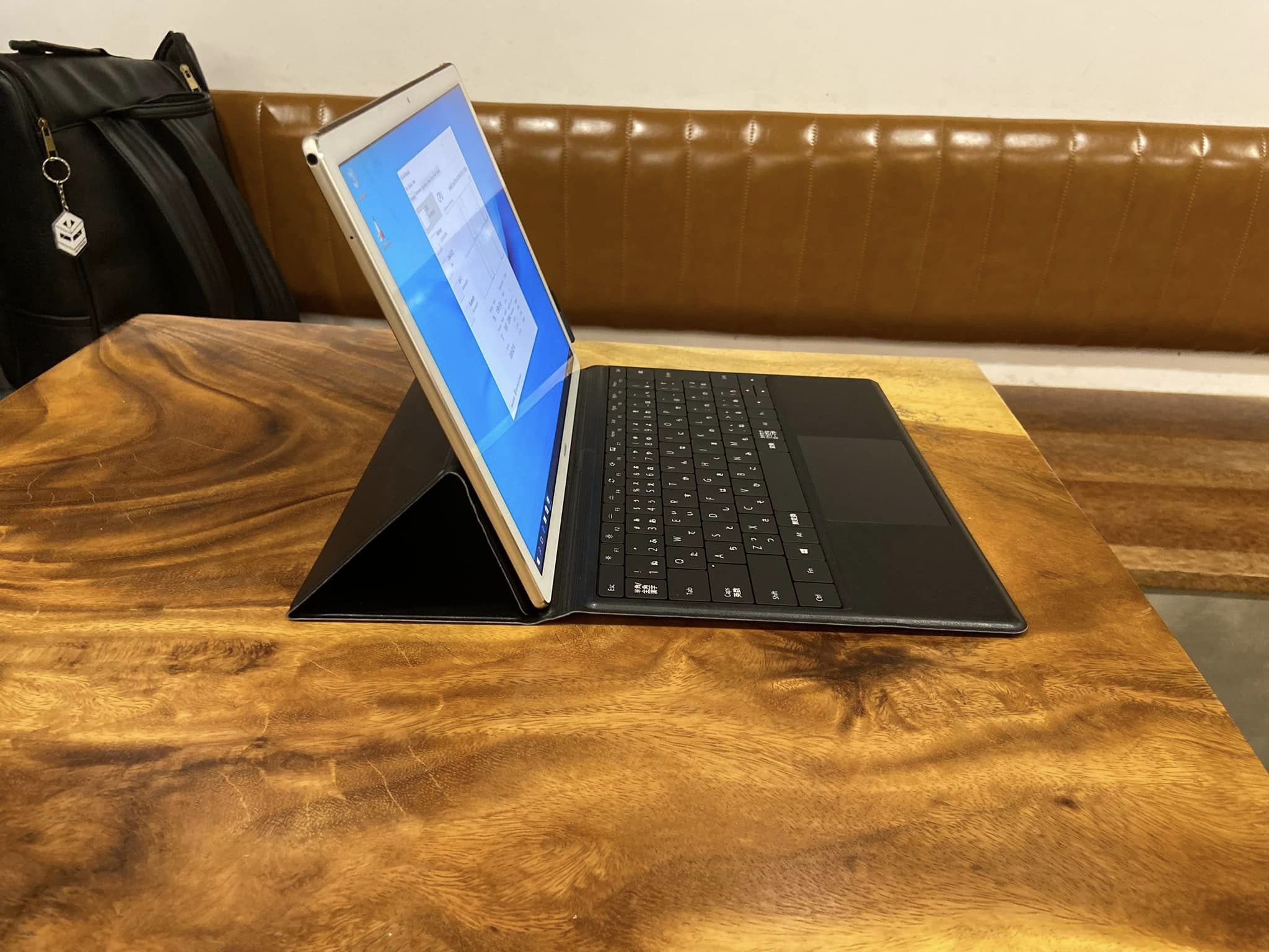 LAPTOP KIÊM MÁY TÍNH BẢNG HUAWEI CHẤT LƯỢNG CAO, NGOẠI HÌNH ĐẸP, ĐỘ PHÂN GIẢI 2K CÙNG CẤU HÌNH MƯỢT MÀ