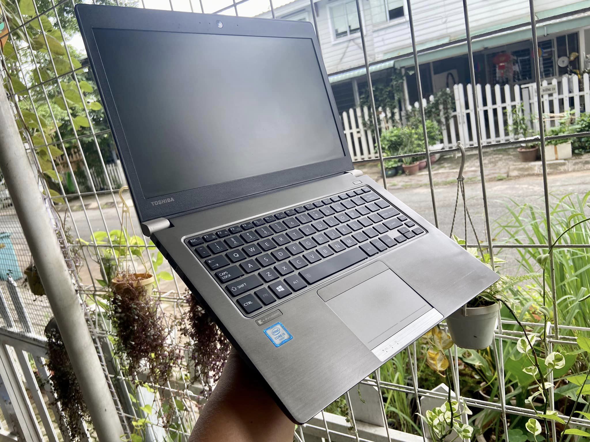 LAPTOP TOSHIBA CORE I5 THẾ HỆ 6 MỎNG NHẸ MẠNH MẼ, PIN XỊN 5 GIỜ THA HỒ LÀM VIỆC