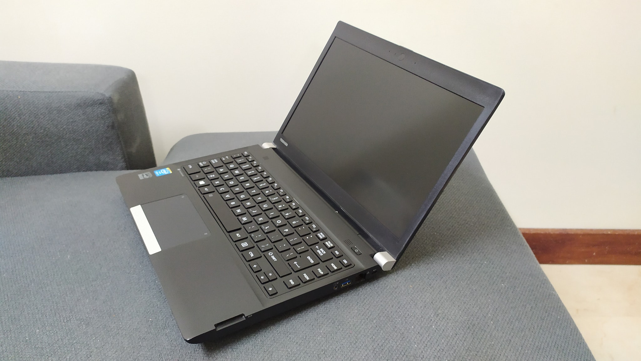 TOSHIBA CORE I5-4310M 13.3 INCH - RAM 8GB - SSD SIÊU NHANH 256GB - PIN 4 GIỜ, NHỎ NHẸ MẠNH MẼ ĐỘ BỀN CAO